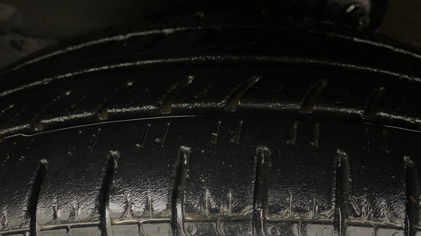 2013 Maruti A Star VXI (ABS) AT, Petrol, Automatic, 79,346 km, Left Front Tyre Tread