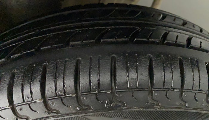 2014 Maruti Alto 800 LXI CNG, CNG, Manual, 89,724 km, Left Rear Tyre Tread