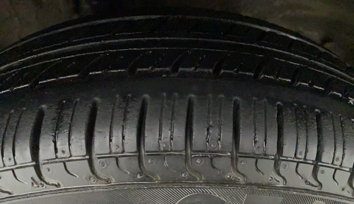 2014 Maruti Alto 800 LXI CNG, CNG, Manual, 89,724 km, Left Front Tyre Tread