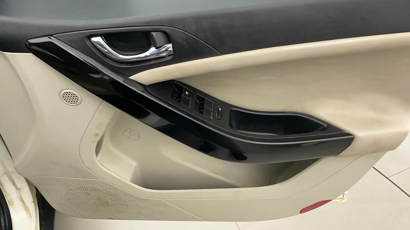 2020 Tata NEXON XZA PLUS SUNROOF PETROL, Petrol, Automatic, 62,116 km, Driver Side Door Panels Control