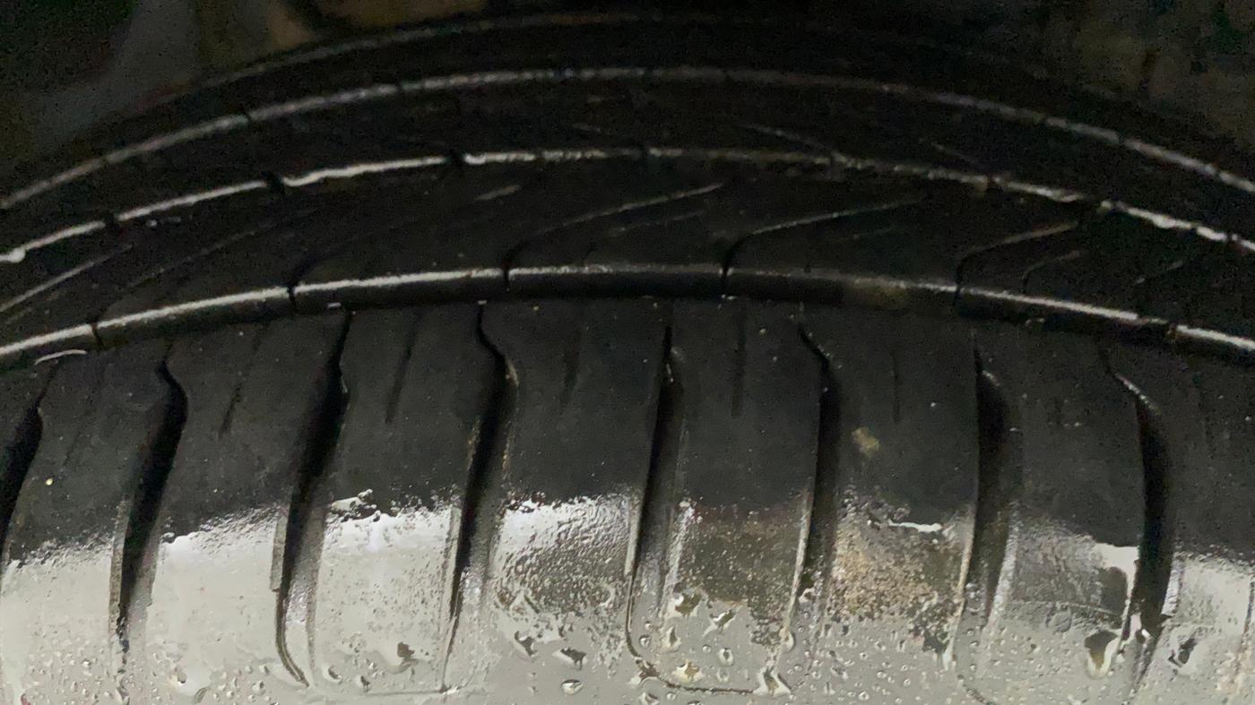 2020 Tata NEXON XZA PLUS SUNROOF PETROL, Petrol, Automatic, 62,116 km, Right Front Tyre Tread