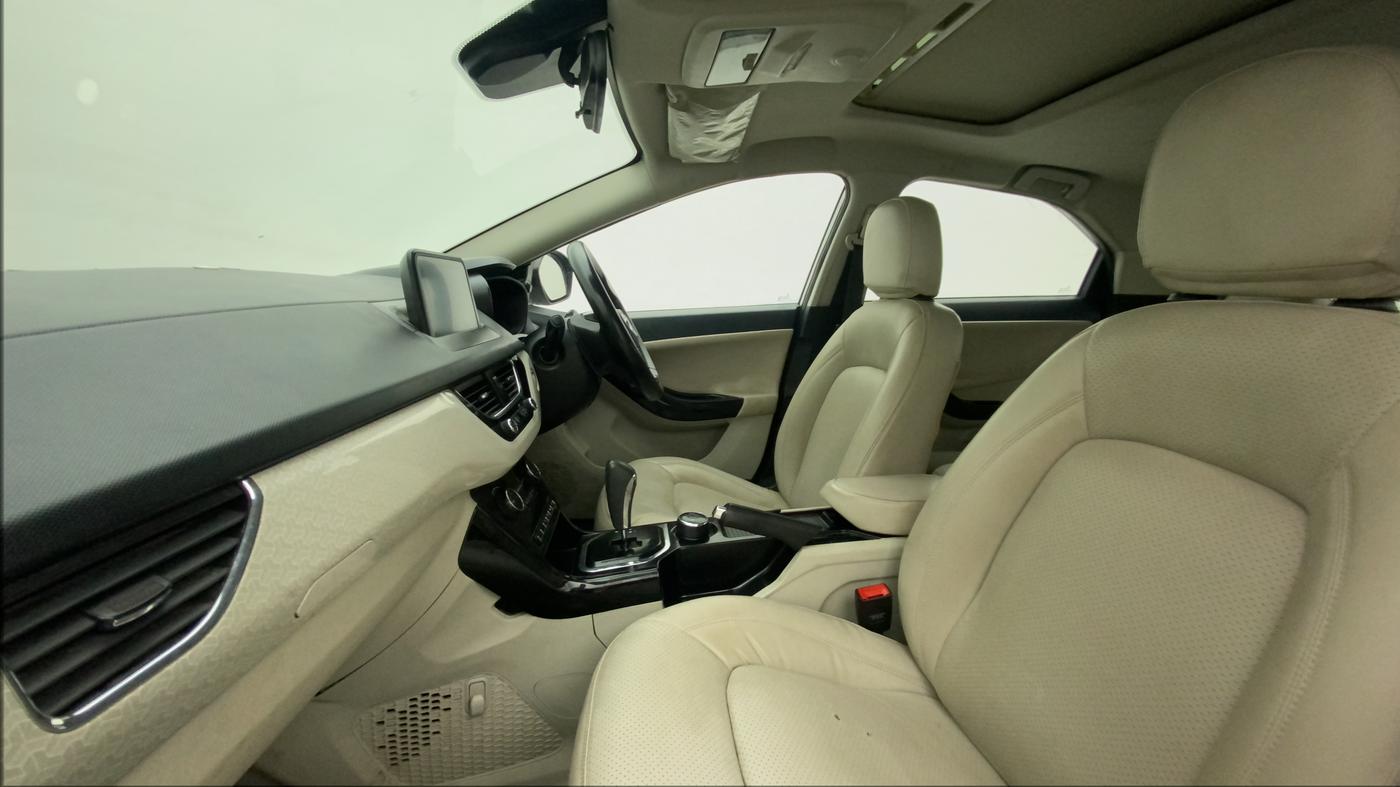 2020 Tata NEXON XZA PLUS SUNROOF PETROL, Petrol, Automatic, 62,116 km, Right Side Front Door Cabin