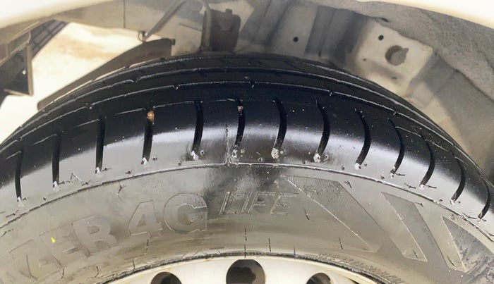 2014 Hyundai Eon ERA +, Petrol, Manual, 97,806 km, Right Rear Tyre Tread