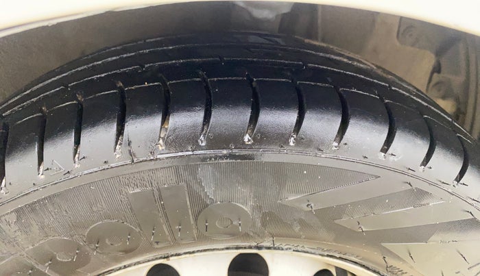 2014 Hyundai Eon ERA +, Petrol, Manual, 97,806 km, Right Front Tyre Tread