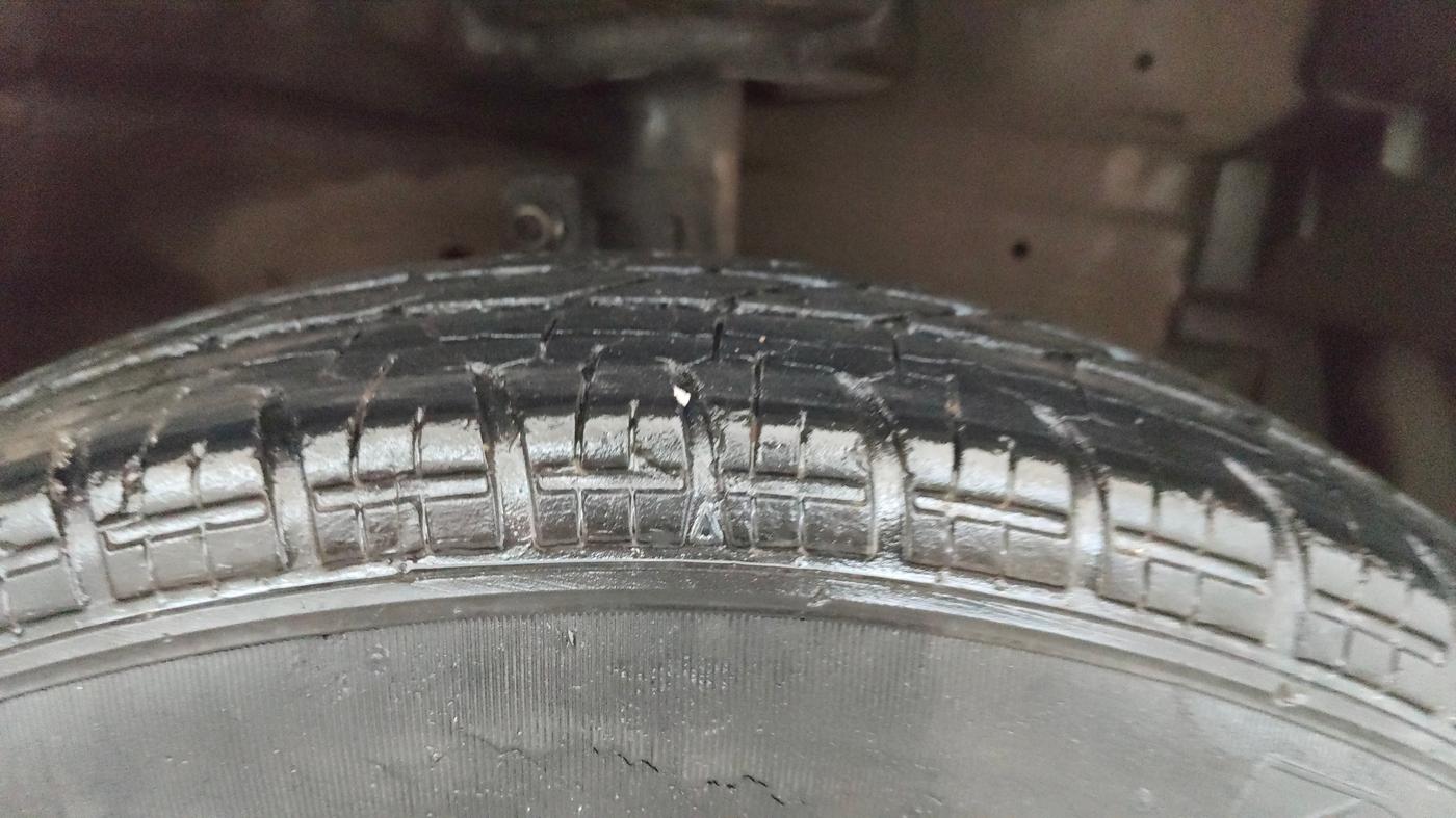 2015 Maruti Swift VXI, Petrol, Manual, 55,143 km, Right Front Tyre Tread