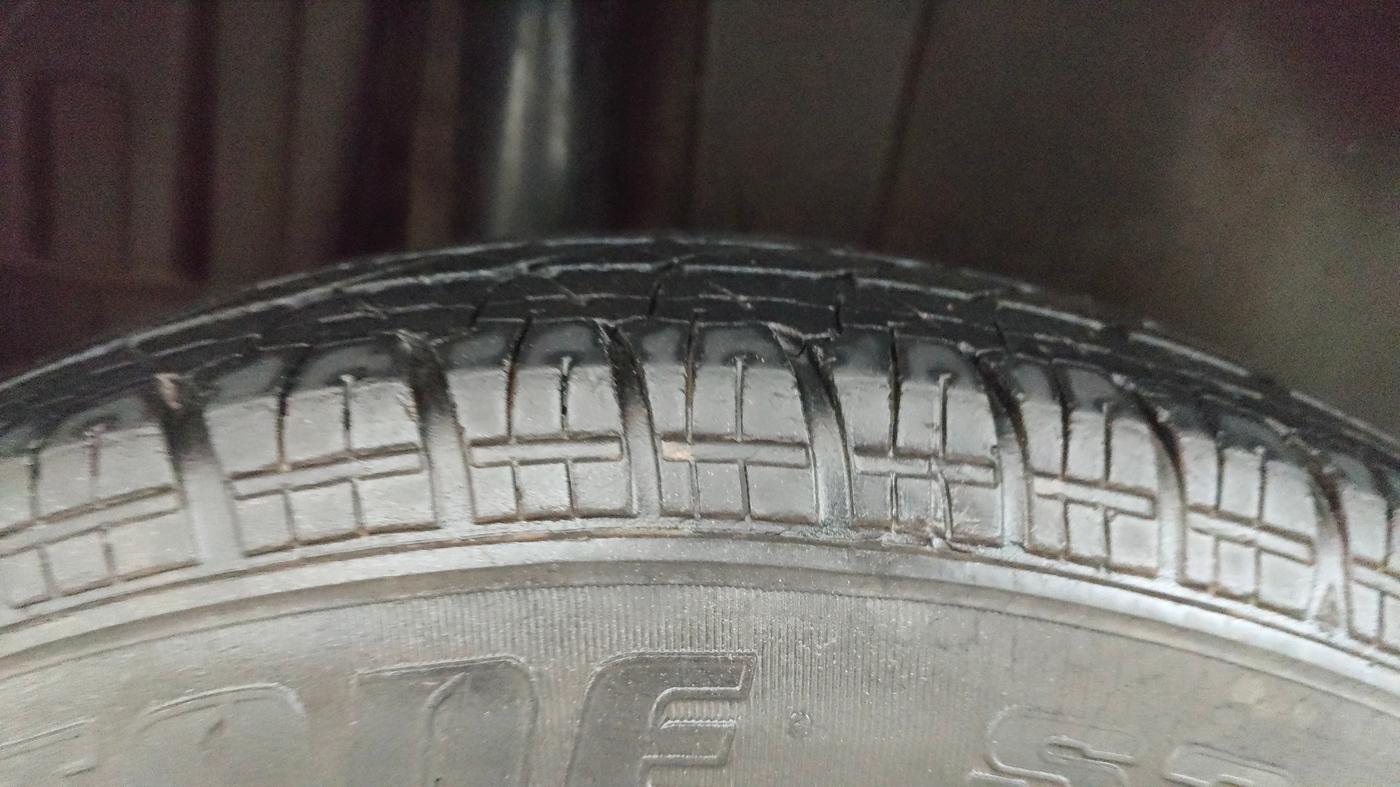 2015 Maruti Swift VXI, Petrol, Manual, 55,143 km, Right Rear Tyre Tread