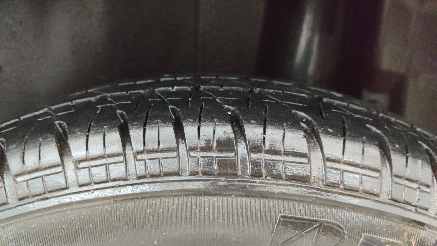 2015 Maruti Swift VXI, Petrol, Manual, 55,143 km, Left Rear Tyre Tread