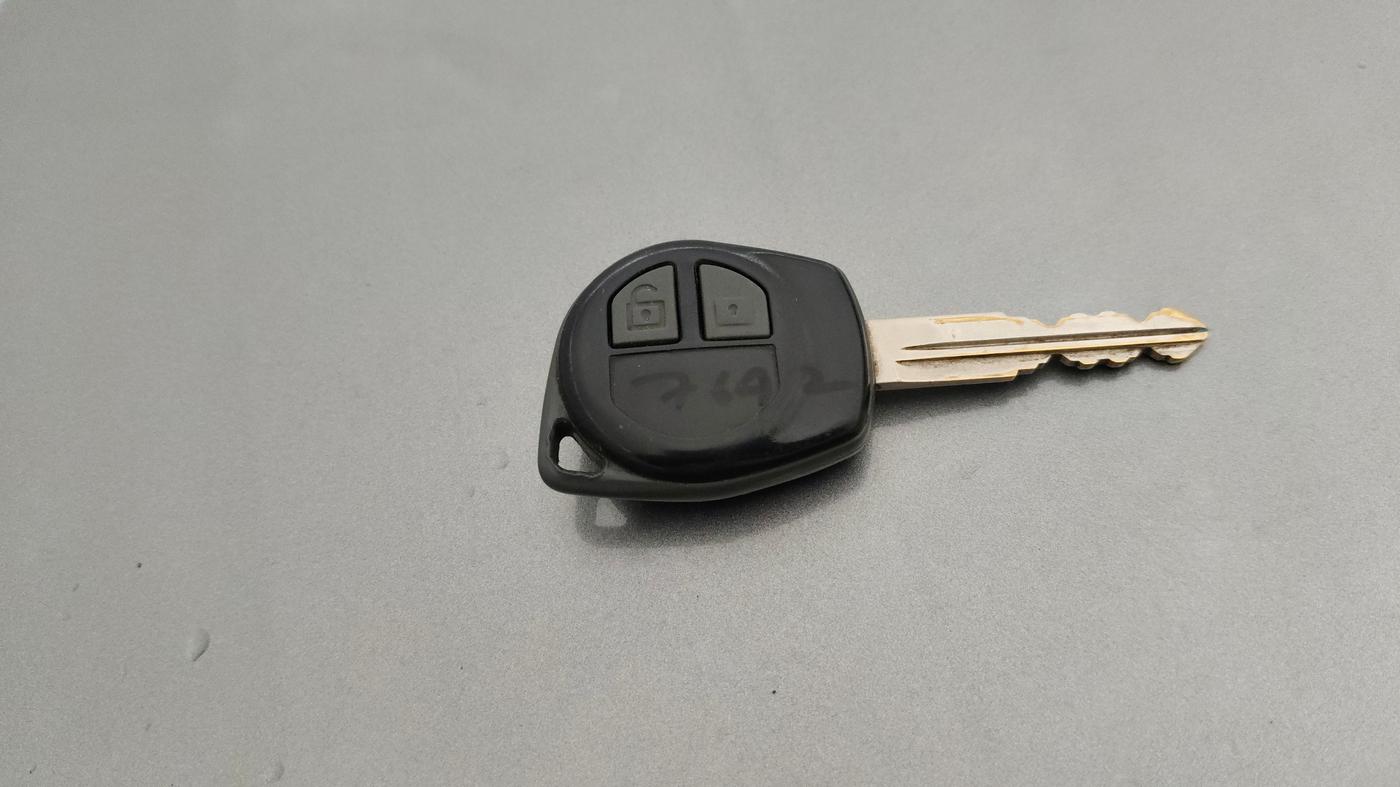 2015 Maruti Swift VXI, Petrol, Manual, 55,143 km, Key Close Up