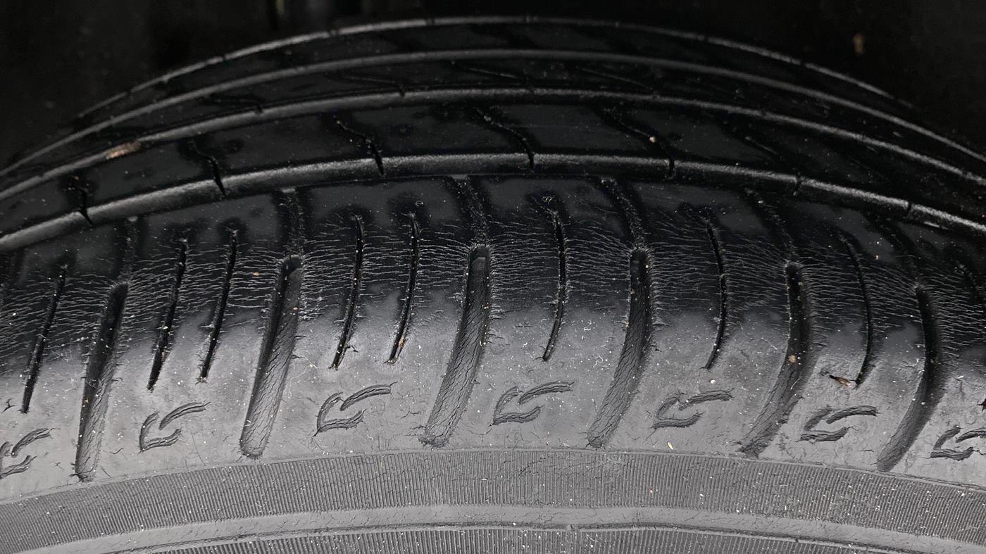 2018 Maruti Vitara Brezza ZDI, Diesel, Manual, 32,937 km, Right Rear Tyre Tread