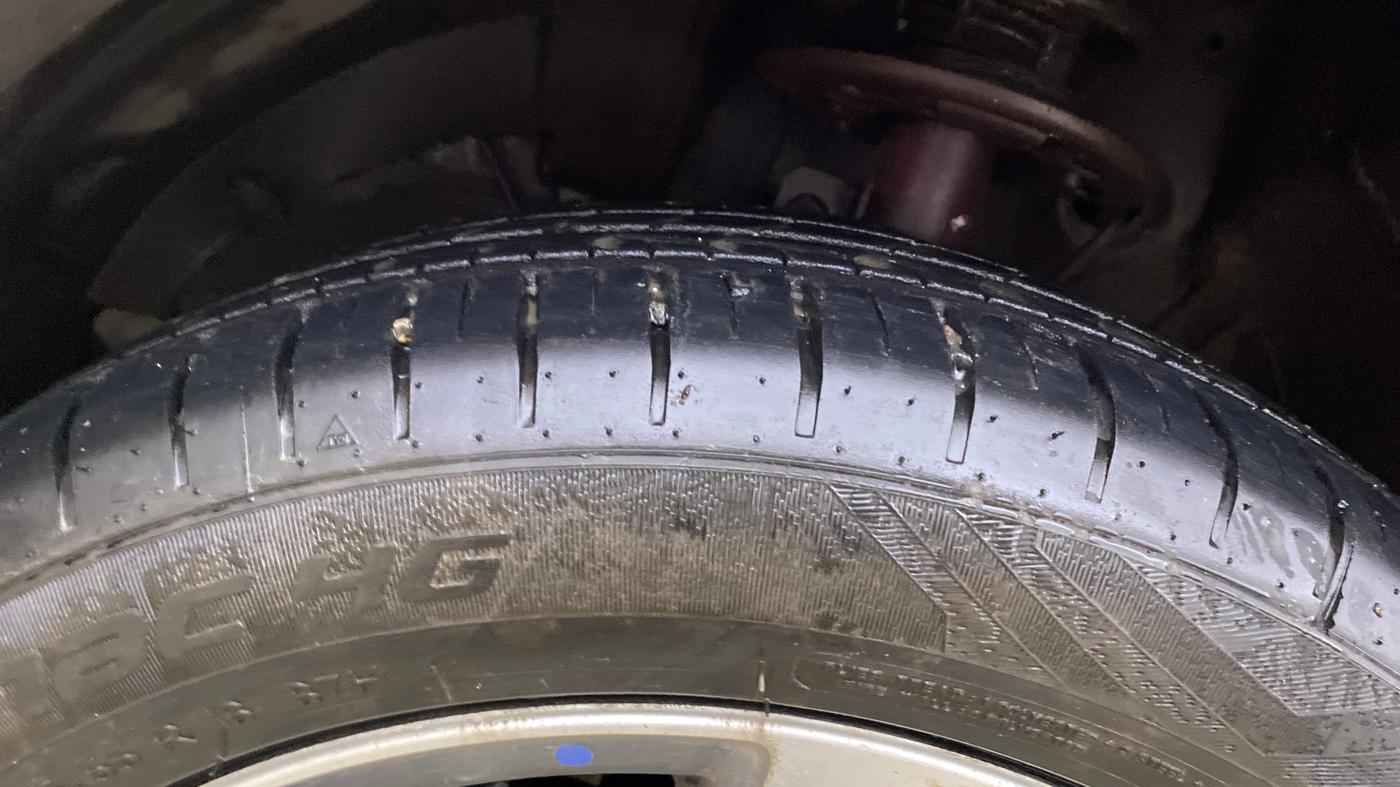 2024 Toyota Glanza V AMT, Petrol, Automatic, 7,168 km, Left Front Tyre Tread