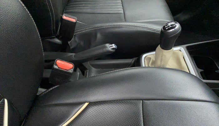 2018 Maruti Swift ZXI, Petrol, Manual, 60,837 km, Gear Lever