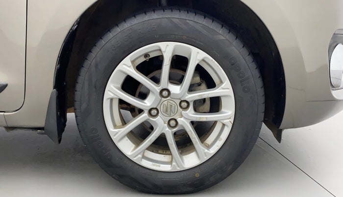 2018 Maruti Swift ZXI, Petrol, Manual, 60,837 km, Right Front Wheel