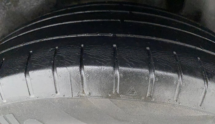 2018 Maruti Swift ZXI, Petrol, Manual, 60,837 km, Left Rear Tyre Tread