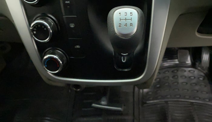 2016 Mahindra Kuv100 K6 5 STR, Petrol, Manual, 48,688 km, Gear Lever