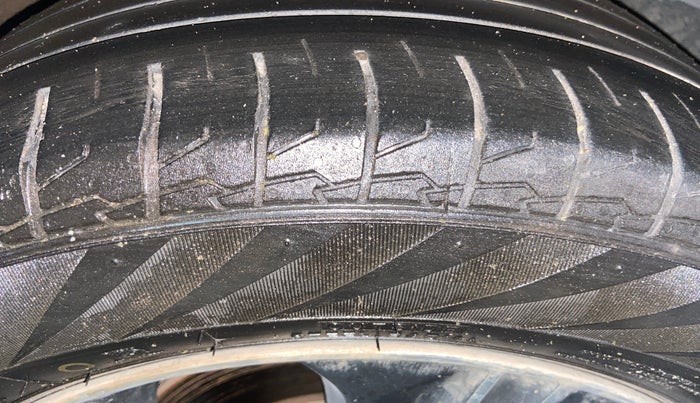 2017 Hyundai Creta SX (O) 1.6 DIESEL, Diesel, Manual, 96,159 km, Right Front Tyre Tread