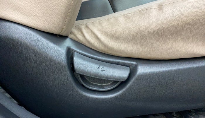 2017 Hyundai Grand i10 SPORTZ (O) AT 1.2 KAPPA VTVT, Petrol, Automatic, 54,807 km, Driver Side Adjustment Panel