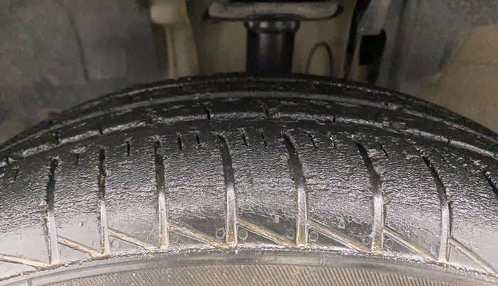 2021 Renault TRIBER RXL MT, Petrol, Manual, 24,205 km, Left Front Tyre Tread