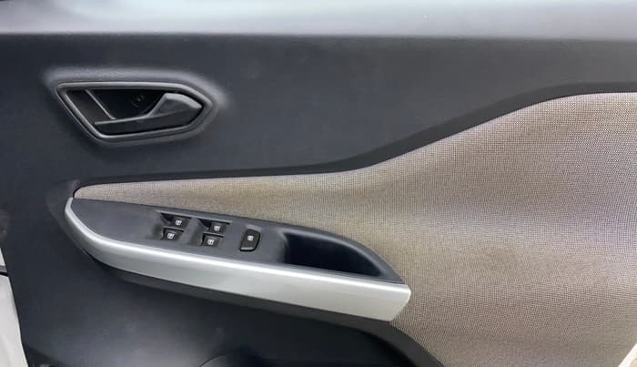 2023 Nissan MAGNITE XE, Petrol, Manual, 29,072 km, Driver Side Door Panels Control