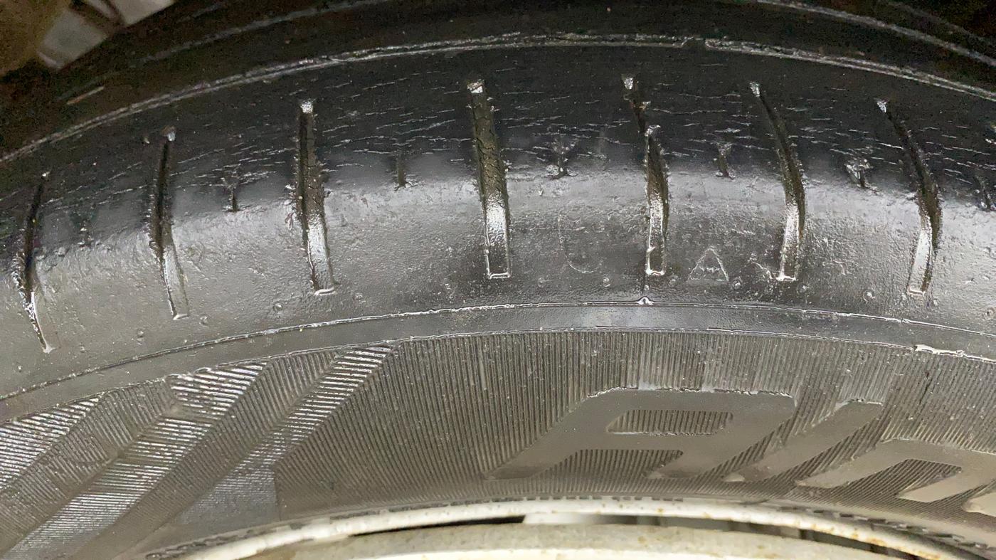 2023 Nissan MAGNITE XE, Petrol, Manual, 29,072 km, Left Front Tyre Tread