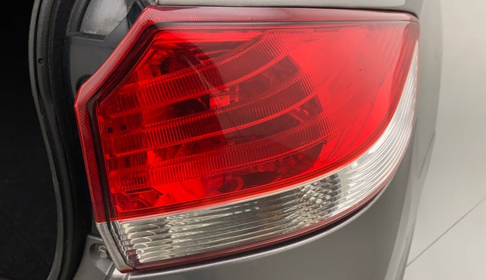 2017 Maruti Ciaz ALPHA 1.4 PETROL, Petrol, Manual, 1,04,234 km, Right tail light - Minor scratches