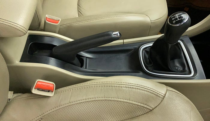 2017 Maruti Ciaz ALPHA 1.4 PETROL, Petrol, Manual, 1,04,234 km, Gear Lever