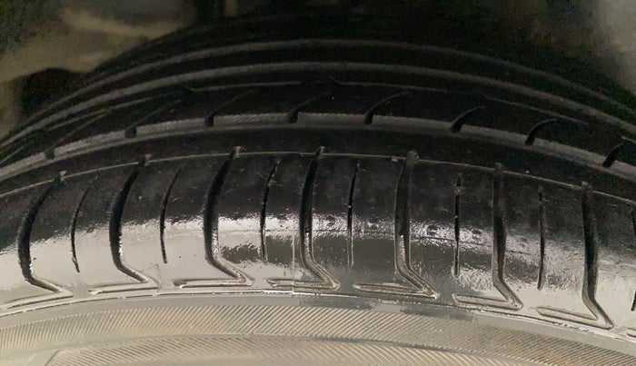 2017 Maruti Ciaz ALPHA 1.4 PETROL, Petrol, Manual, 1,04,234 km, Right Rear Tyre Tread
