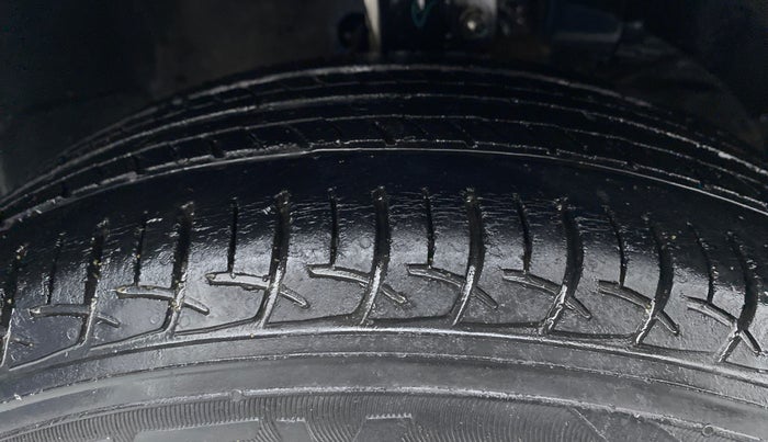 2016 Maruti Baleno DELTA PETROL 1.2, Petrol, Manual, 65,466 km, Right Front Tyre Tread