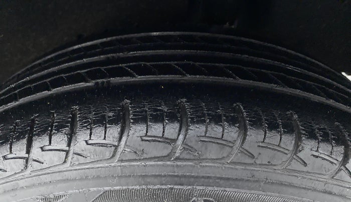 2016 Maruti Baleno DELTA PETROL 1.2, Petrol, Manual, 65,466 km, Left Rear Tyre Tread