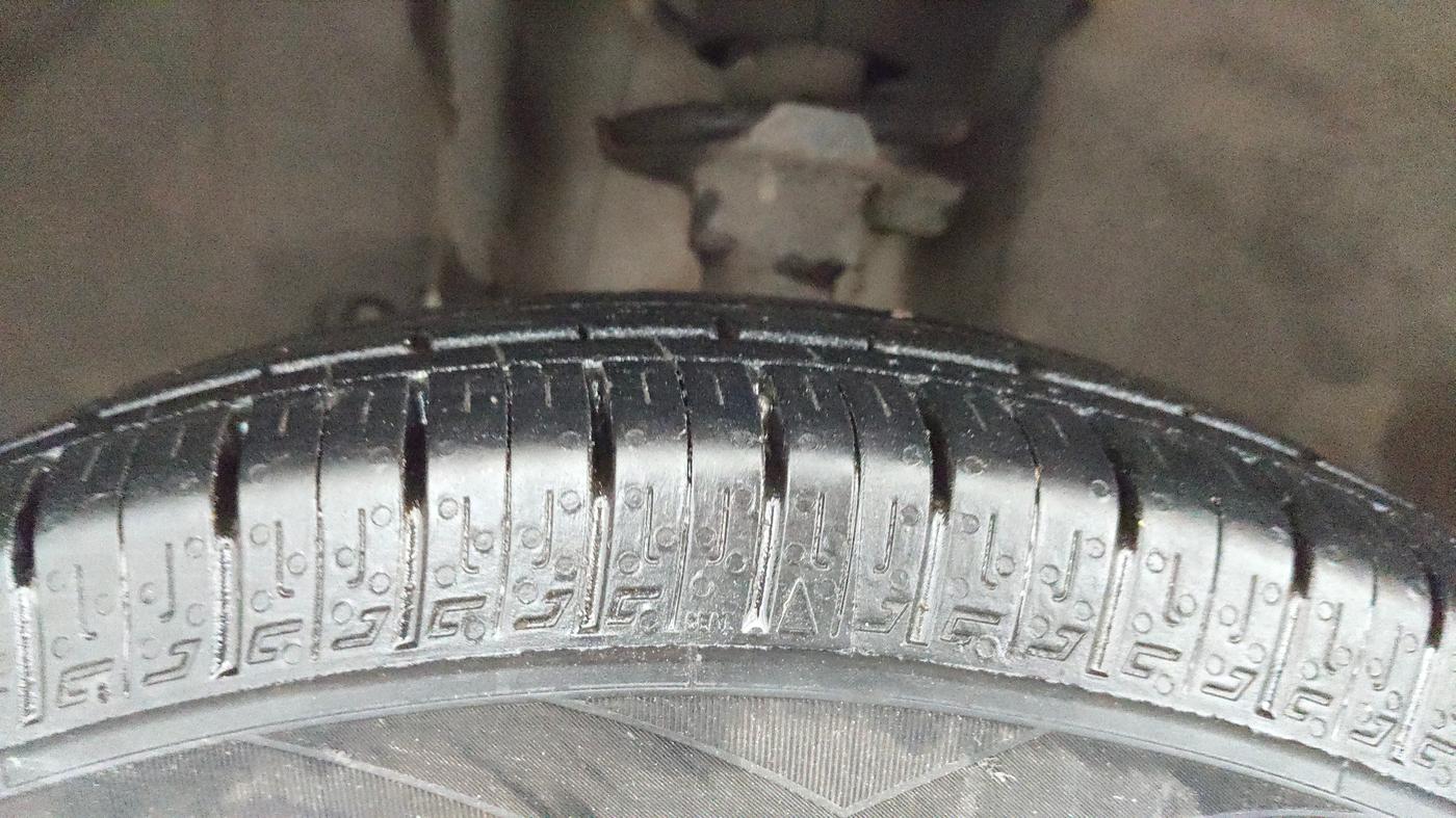 2016 Renault Kwid RXT 0.8, Petrol, Manual, 45,587 km, Left Front Tyre Tread