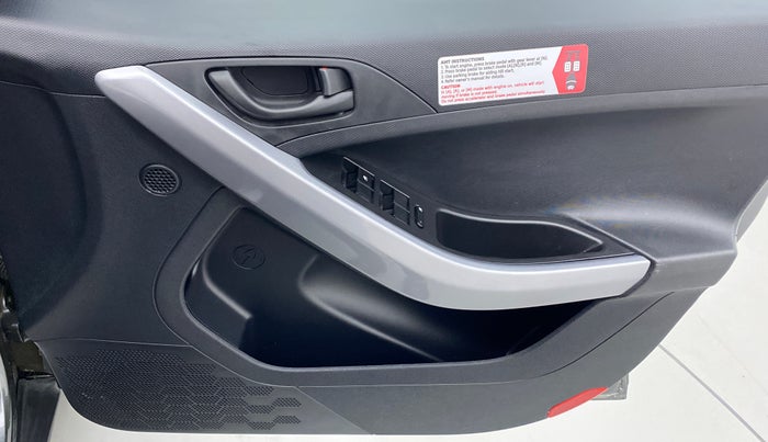 2021 Tata NEXON XMA PLUS SUNROOF PETROL, Petrol, Automatic, 3,948 km, Driver Side Door Panels Control