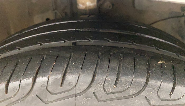 2015 Honda Brio VX MT, Petrol, Manual, 79,825 km, Right Front Tyre Tread