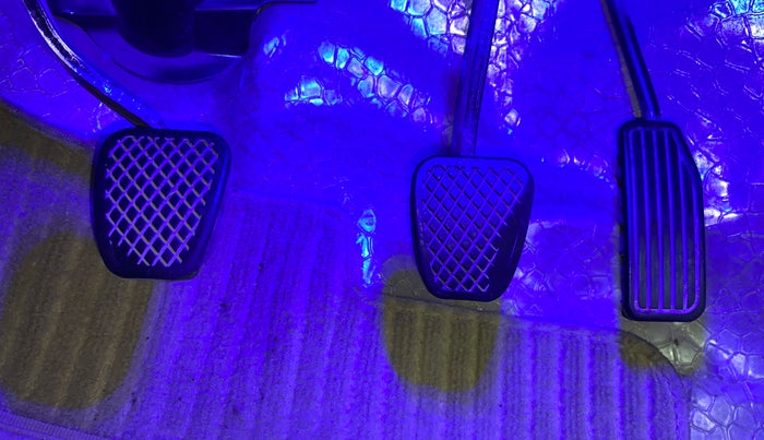 2015 Honda Brio VX MT, Petrol, Manual, 79,825 km, Pedals