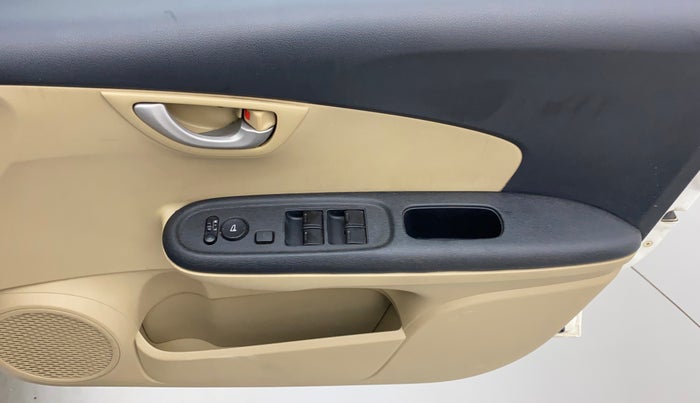 2015 Honda Brio VX MT, Petrol, Manual, 79,825 km, Driver Side Door Panels Control