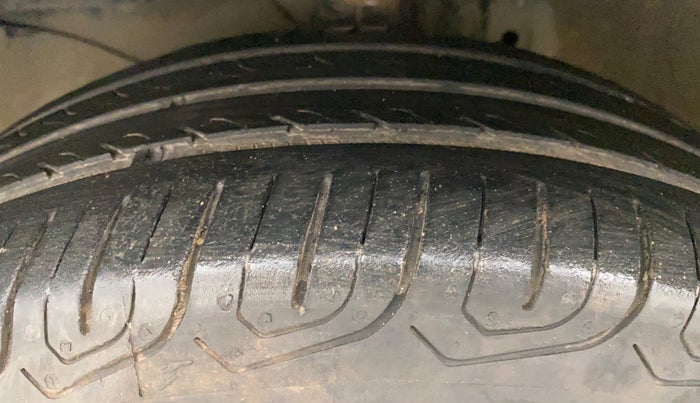 2015 Honda Brio VX MT, Petrol, Manual, 79,825 km, Left Front Tyre Tread