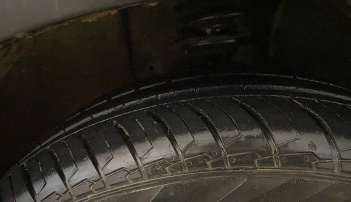 2018 Maruti IGNIS ZETA 1.2 AMT, Petrol, Automatic, 75,780 km, Right Front Tyre Tread