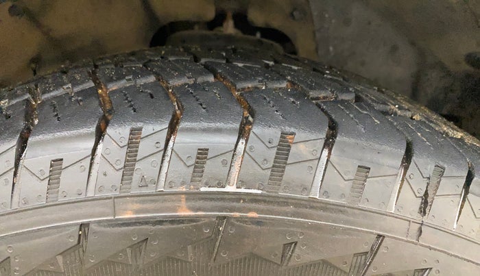 2021 Mahindra Thar LX D AT 4WD HT, Diesel, Automatic, 1,03,391 km, Right Front Tyre Tread