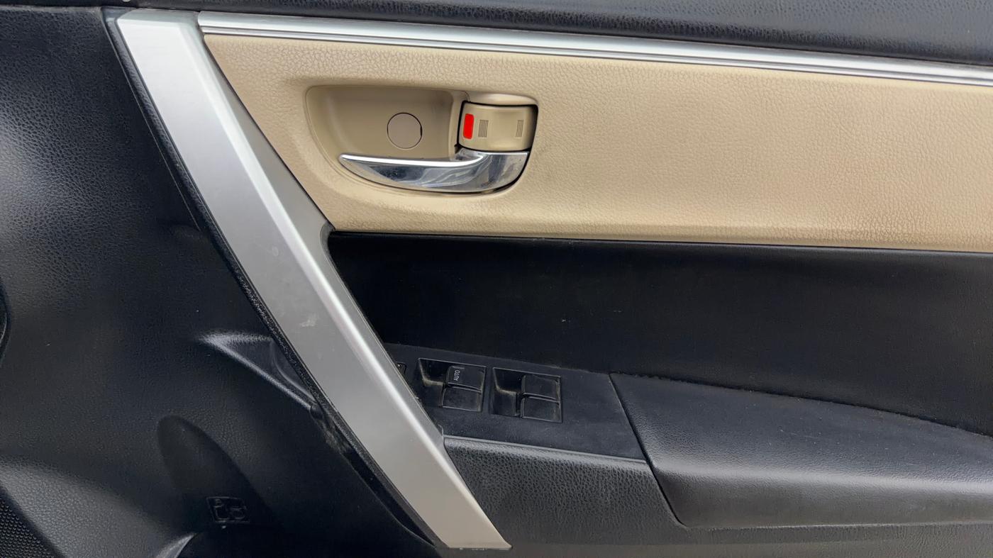 2015 Toyota Corolla Altis GL PETROL, Petrol, Manual, 36,807 km, Driver Side Door Panels Control