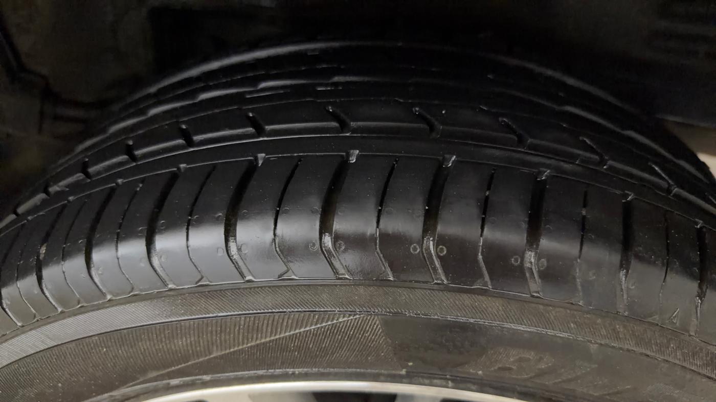2015 Toyota Corolla Altis GL PETROL, Petrol, Manual, 36,807 km, Left Rear Tyre Tread