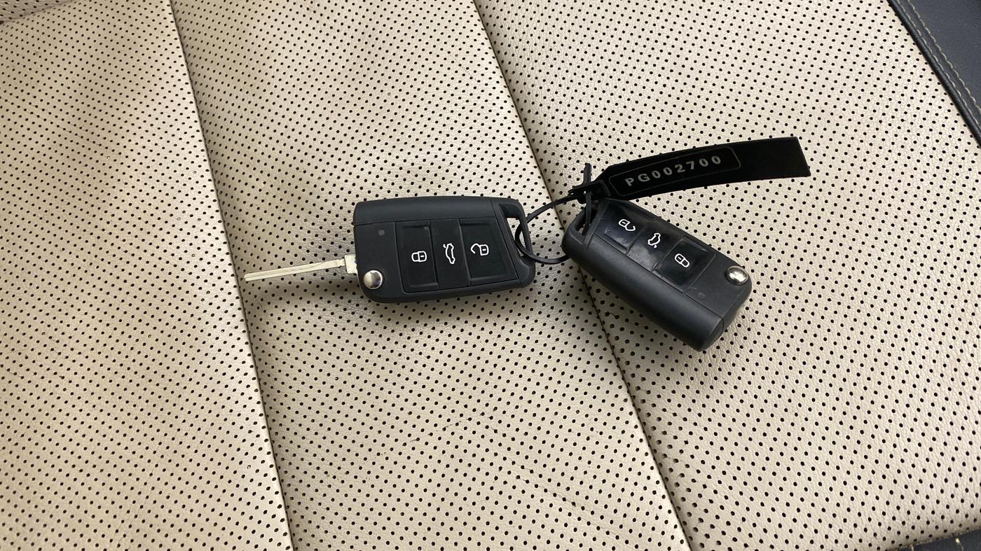 2023 Skoda SLAVIA STYLE 1.0L TSI AT, Petrol, Automatic, 89,819 km, Key Close Up