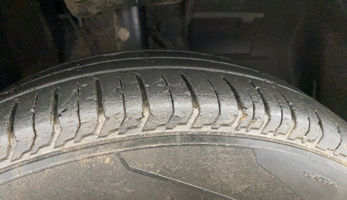 2022 Tata PUNCH ADVENTURE MT, Petrol, Manual, 32,216 km, Right Front Tyre Tread