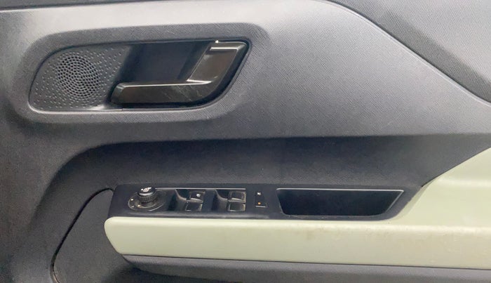 2022 Tata PUNCH ADVENTURE MT, Petrol, Manual, 32,216 km, Driver Side Door Panels Control