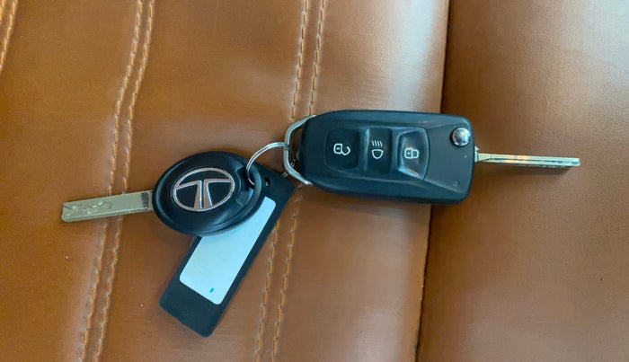 2022 Tata PUNCH ADVENTURE MT, Petrol, Manual, 32,216 km, Key Close Up