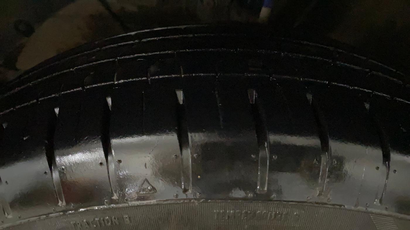 2023 Maruti Dzire ZXI Plus AMT, Petrol, Automatic, 15,488 km, Left Front Tyre Tread