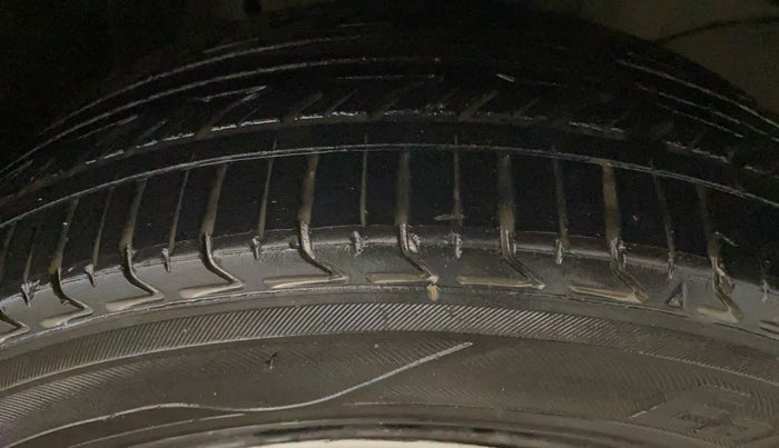 2015 Honda Amaze 1.2L I-VTEC S, Petrol, Manual, 1,13,737 km, Right Front Tyre Tread