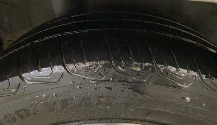 2015 Honda Amaze 1.2L I-VTEC S, Petrol, Manual, 1,13,737 km, Right Rear Tyre Tread