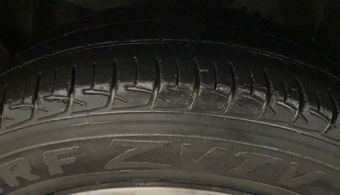 2015 Honda Amaze 1.2L I-VTEC S, Petrol, Manual, 1,13,737 km, Left Front Tyre Tread