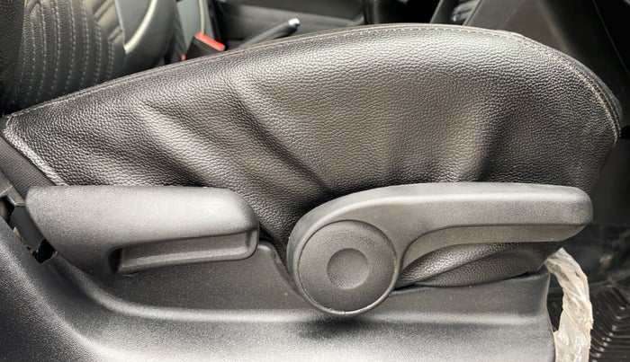 2020 Maruti Vitara Brezza ZXI PLUS, Petrol, Manual, 38,111 km, Driver Side Adjustment Panel