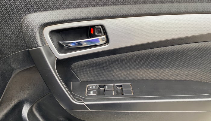2020 Maruti Vitara Brezza ZXI PLUS, Petrol, Manual, 38,111 km, Driver Side Door Panels Control