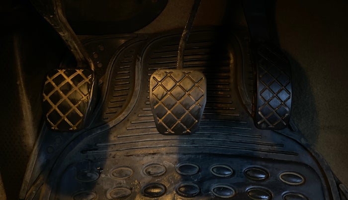 2015 Volkswagen Polo HIGHLINE1.2L, Petrol, Manual, 48,446 km, Pedals