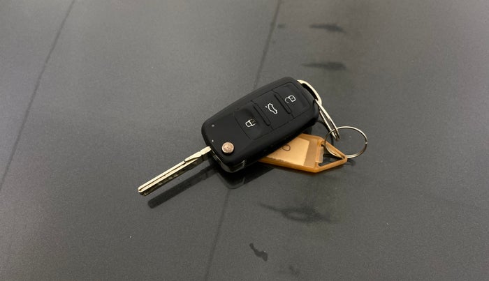 2015 Volkswagen Polo HIGHLINE1.2L, Petrol, Manual, 48,446 km, Key Close Up